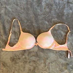 Victoria’s Secret Push up bra / 32C